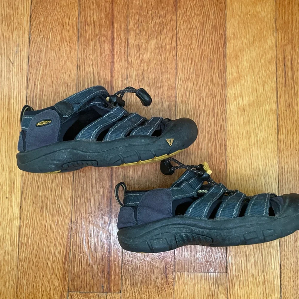 Keen Newport H2 Waterproof Hiking Sandals, Navy, kids size 10